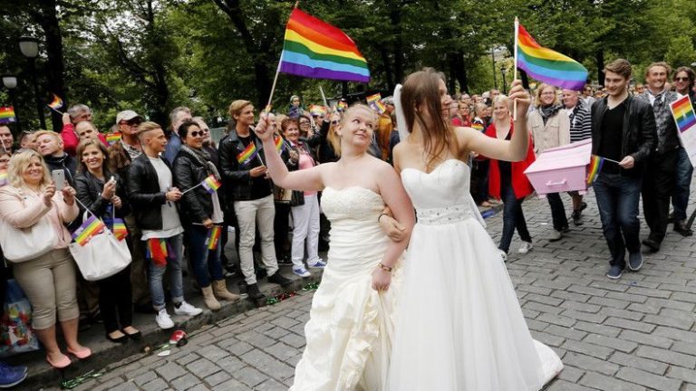 Dès demain, les homosexuels pourront se marier religieusement en Norvège