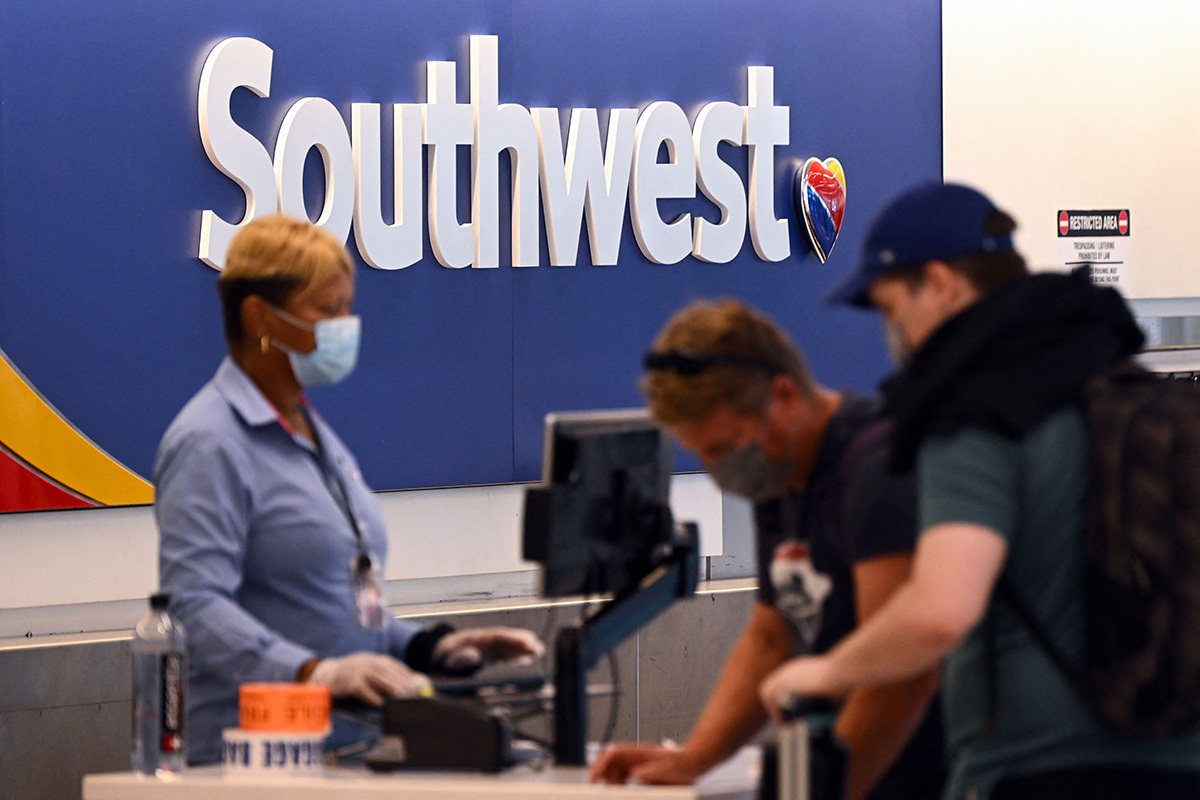 Un juge ordonne à Southwest Airlines de réintégrer une hôtesse de l'air chrétienne licenciée pour des opinions pro-vie