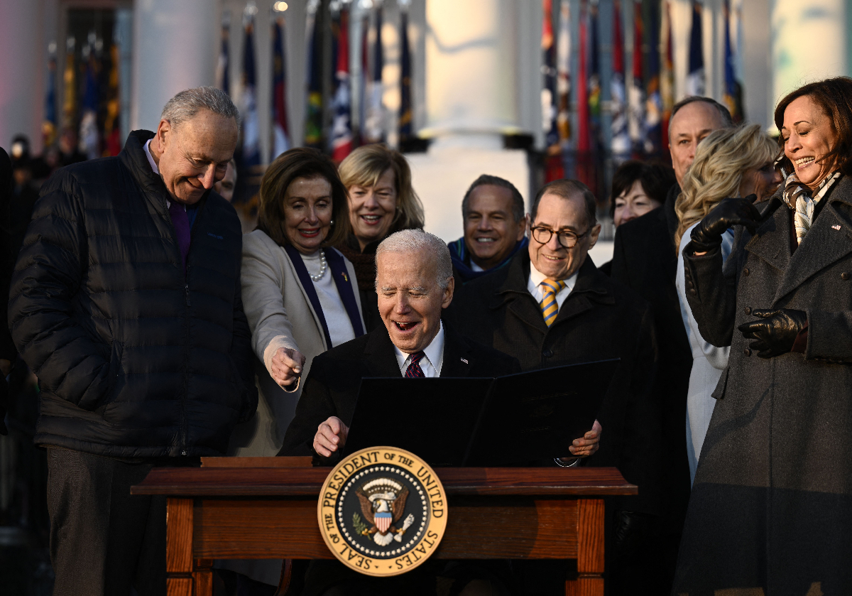 5 réactions à la signature par Biden d'un projet de loi sur le mariage homosexuel : "moment historique" ou "jour sombre" ?