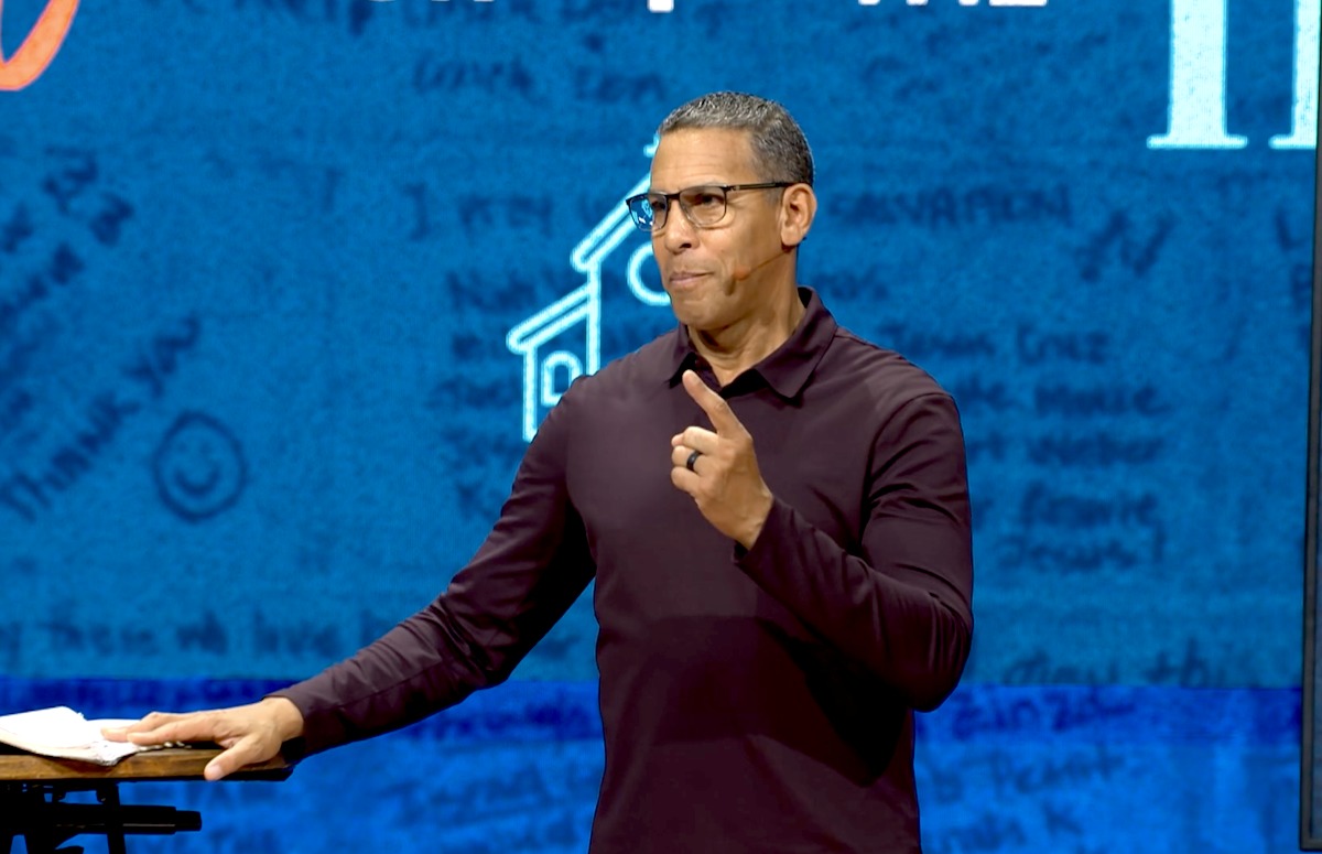 Miles McPherson met en garde contre l'adoration sans enthousiasme de Dieu