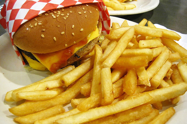 Régime riche en graisses, les calories pourraient réduire la capacité du cerveau à réguler la quantité de nourriture