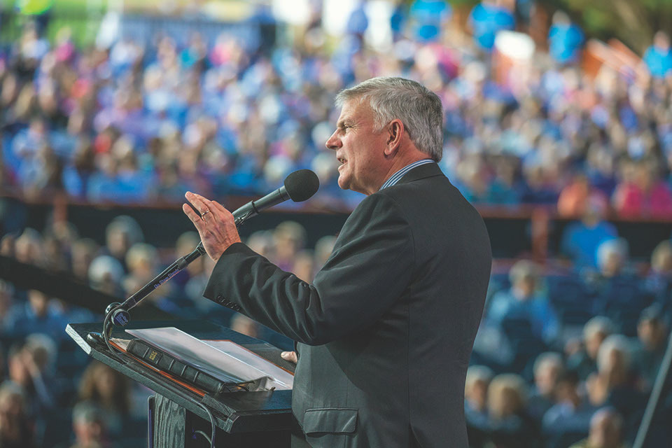 Franklin Graham dénonce les "agendas anti-Dieu", le socialisme dans la publication Facebook du Nouvel An : "Ils vont empirer"