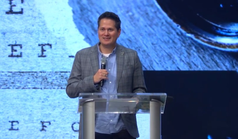 L'affaire de prostitution contre le pasteur de la méga-église John Blanchard pourrait être rouverte après le tollé général