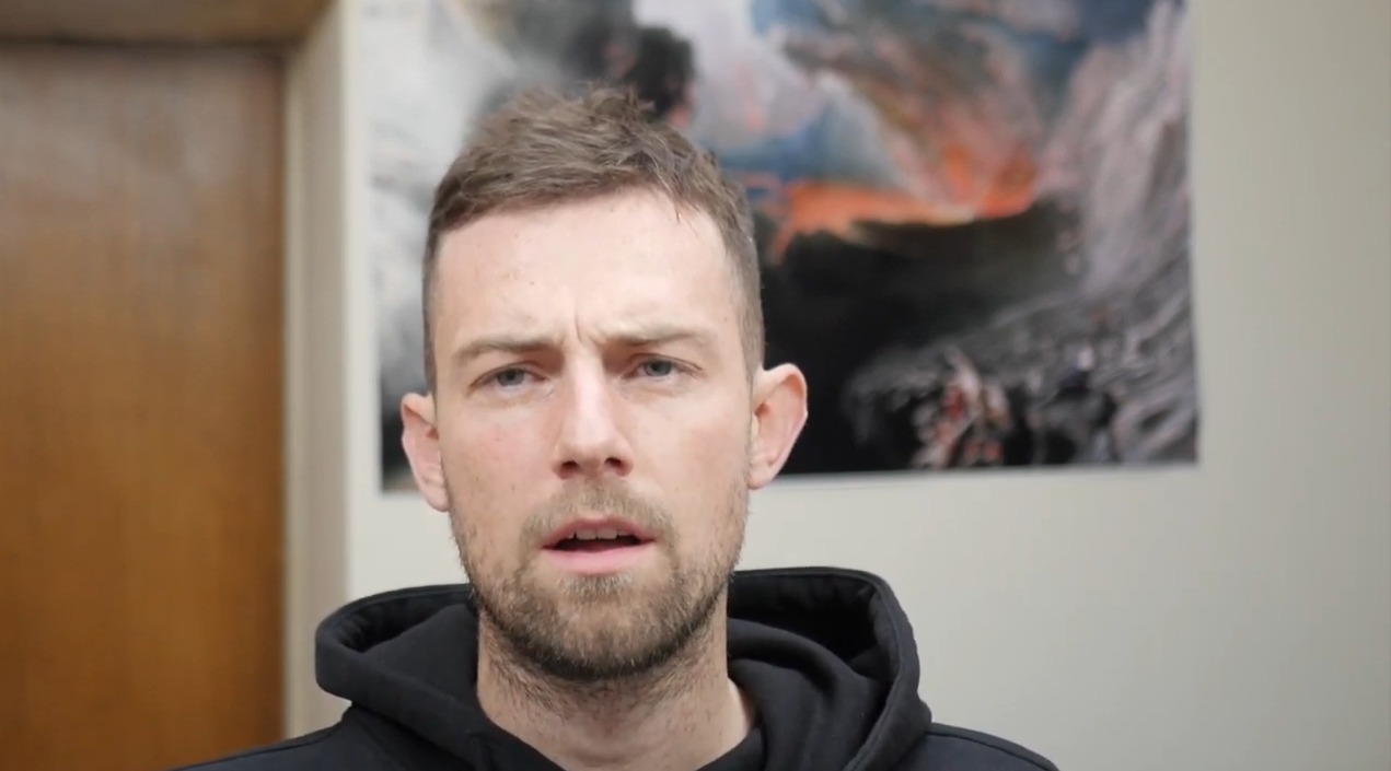 Un enseignant chrétien du Royaume-Uni fait face à une décision potentiellement mettant fin à sa carrière pour un étudiant transgenre