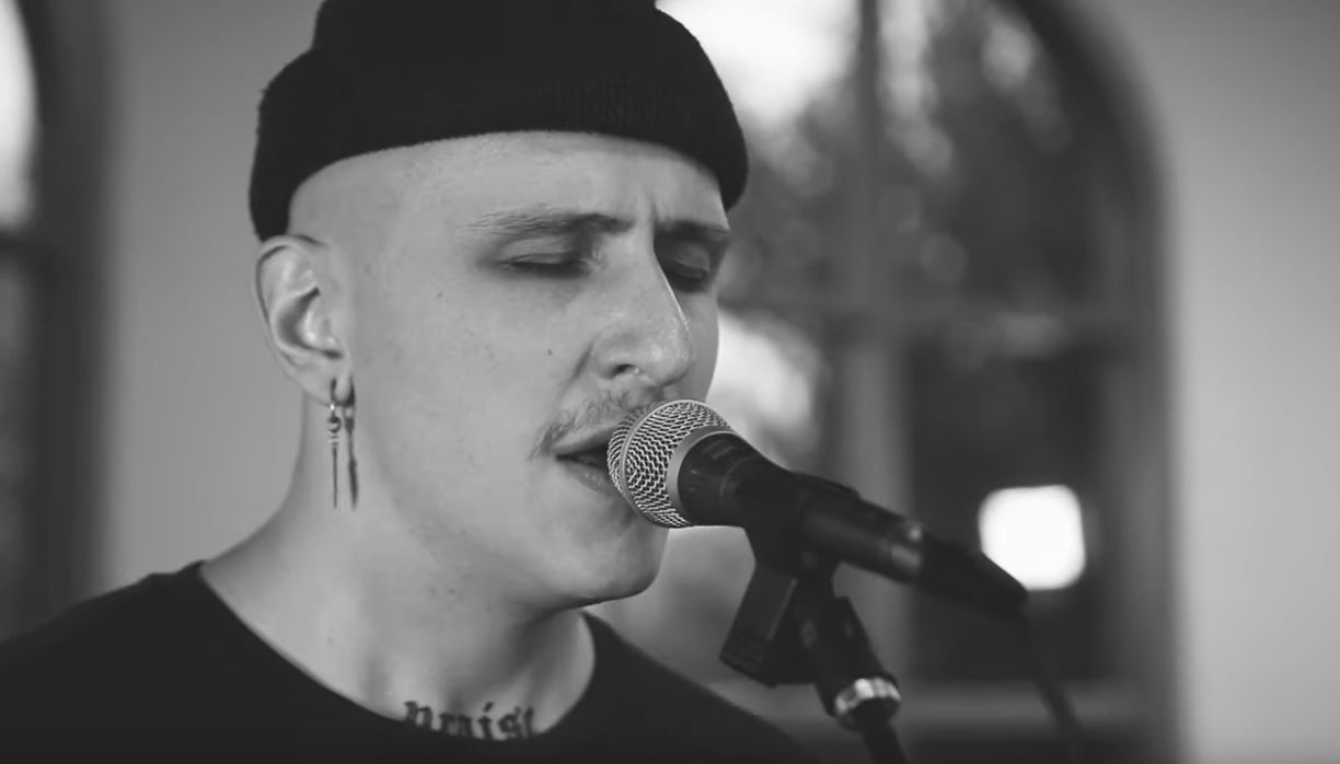 Bodie, chef de culte de "The Voice" qui a laissé les juges en larmes, se produit avec Brandon Lake lors d'une étape de la tournée de LA