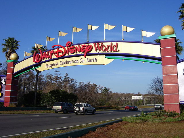 Ron DeSantis ordonne une enquête contre Disney et accuse l'entreprise de défier "la volonté des Floridiens"