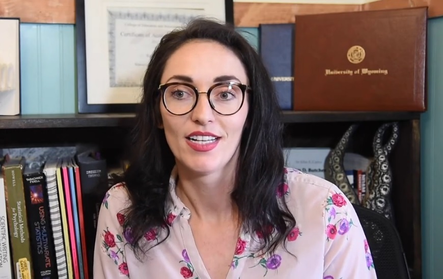 Le démocrate s'excuse d'avoir partagé le mème d'une grand-mère pro-trans avec des armes à feu après la fusillade de Nashville