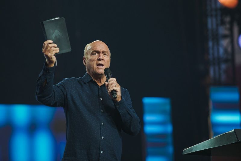 Greg Laurie explique pourquoi il est "ridicule" de blâmer les Juifs pour la crucifixion de Jésus