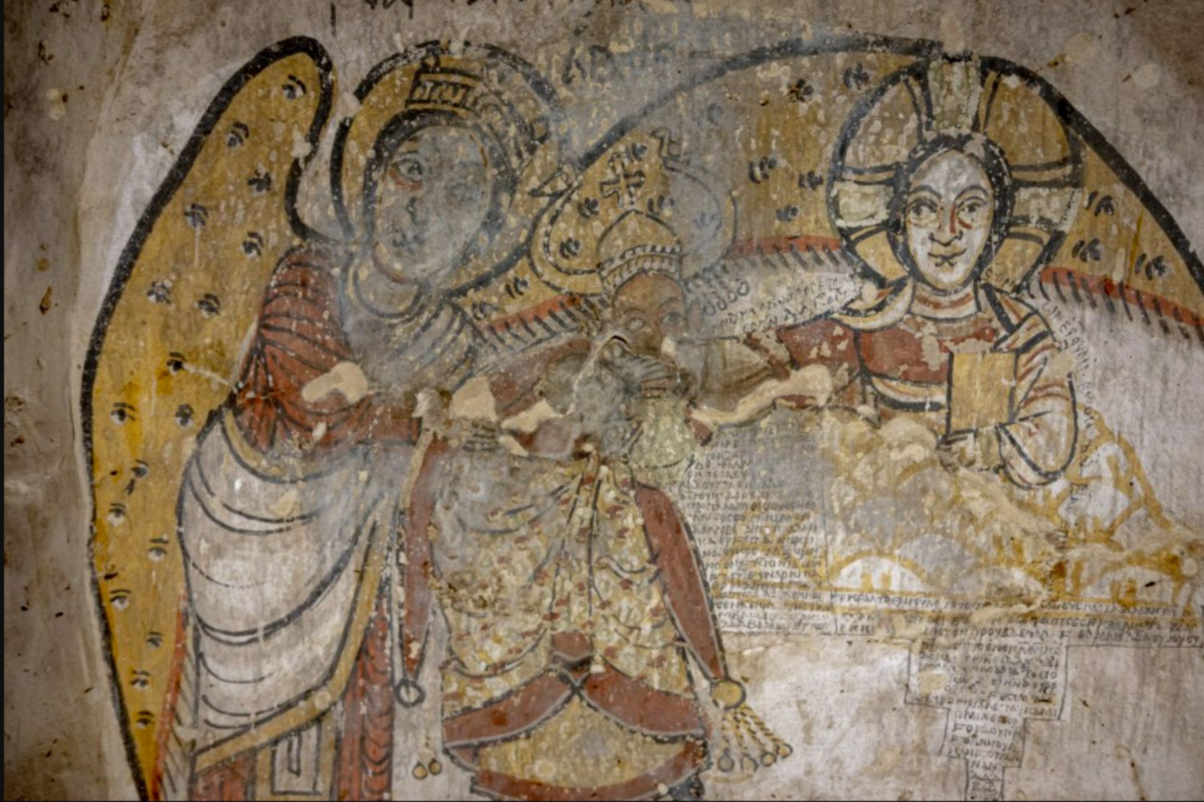Des archéologues découvrent d'anciennes œuvres d'art chrétiennes dans un complexe médiéval souterrain caché