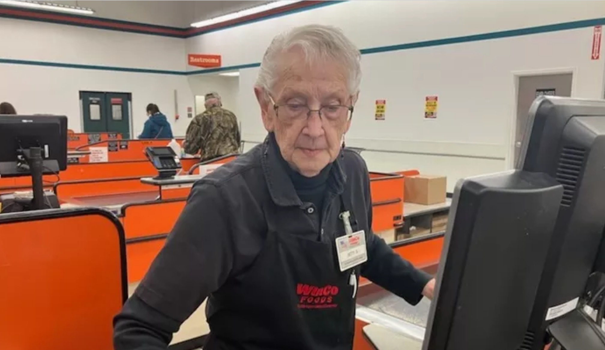 Après une vie de travail, une caissière de 91 ans prend sa retraite après avoir collecté plus de 72 000 $ sur GoFundMe