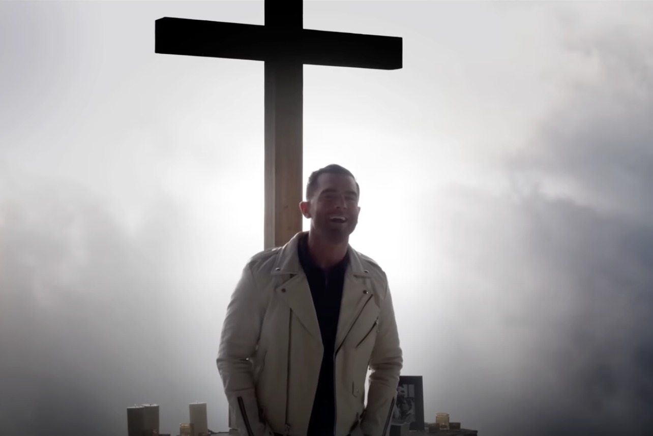 Jay Allen, candidat à "Voice", publie une vidéo émouvante "No Prayer Like My Mama's" après sa mort