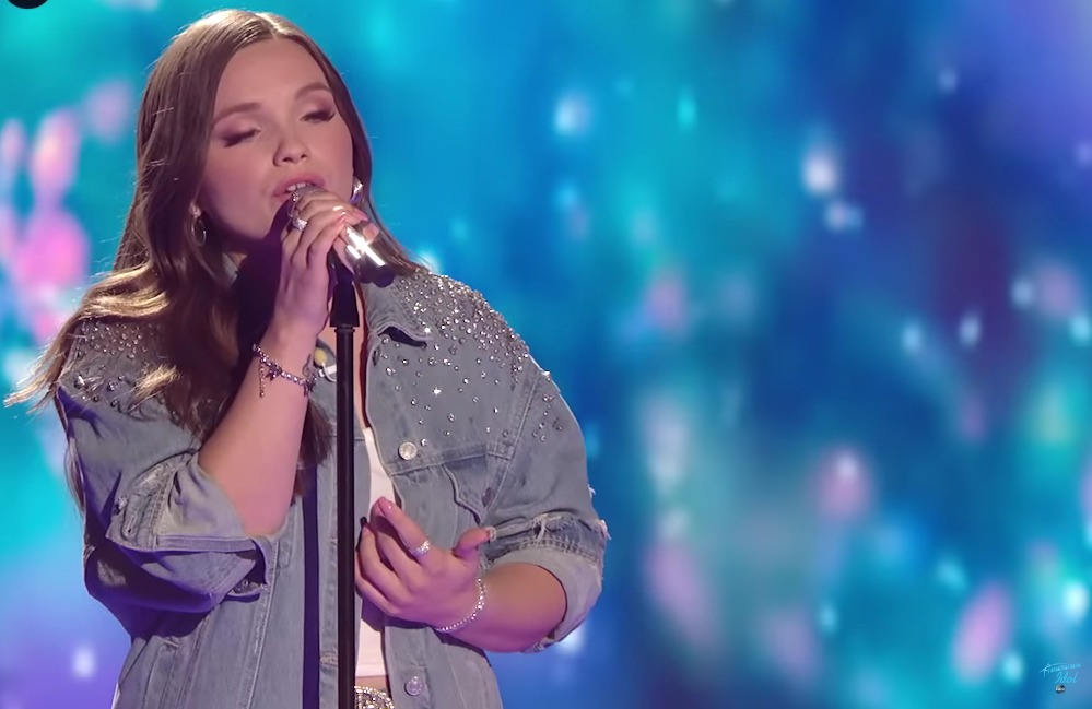 Le concurrent d'"American Idol" chante "Thank God I Do" après avoir atteint le Top 12