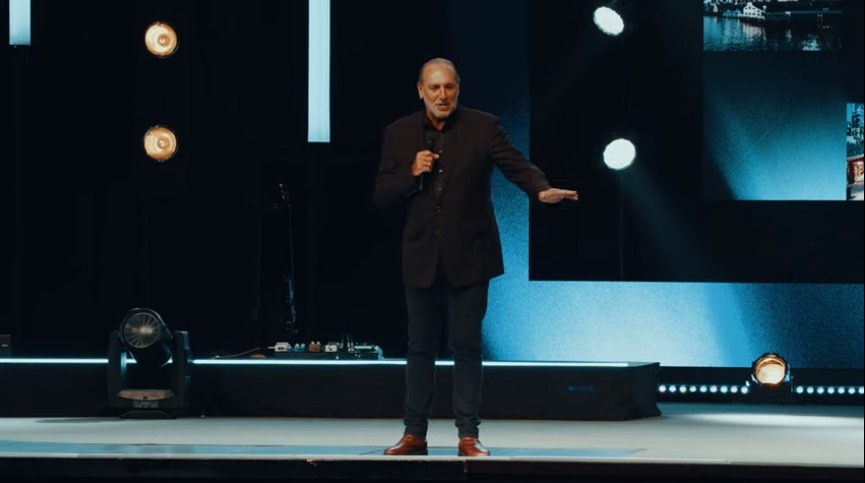 Le fondateur de l'église Hillsong, Brian Houston, plaide coupable à DUI, obtient une probation et d'autres sanctions