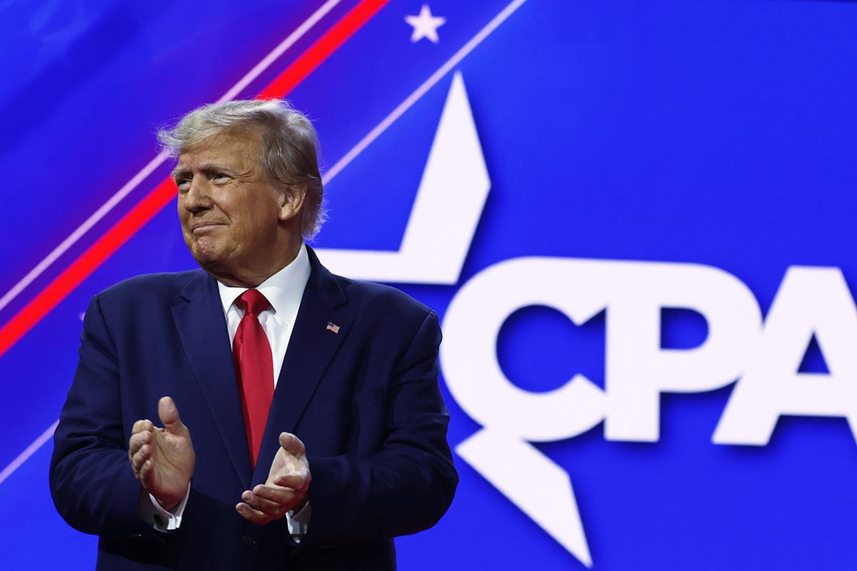 Trump dénonce DeSantis pour avoir signé l'interdiction de l'avortement par battement de coeur, affirme que c'est "trop dur"