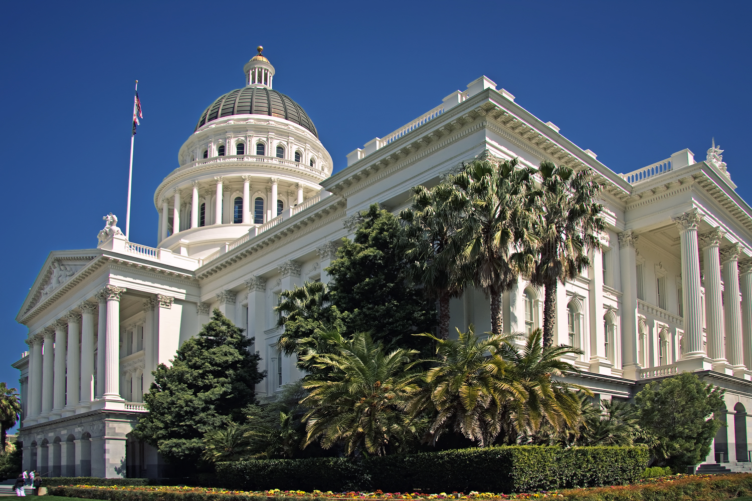 La Californie paiera plus d'un million de dollars aux églises qui ont poursuivi l'État pour le mandat de couverture de l'avortement