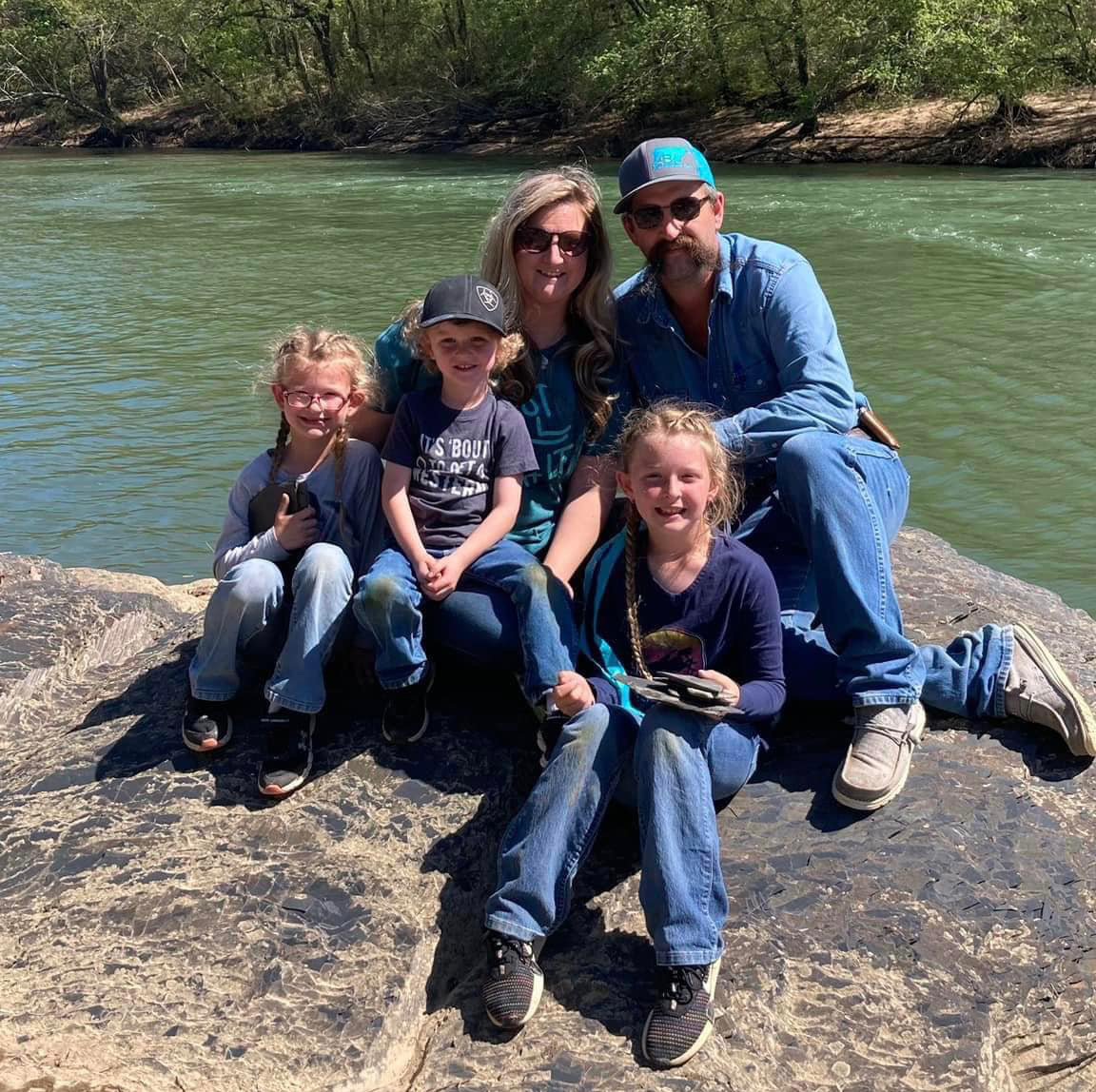 L'église pleure la perte des 2 filles du pasteur dans une collision ferroviaire