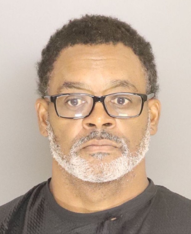 L'ancien entraîneur d'une école chrétienne fait face à plus de 20 accusations de crimes sexuels présumés contre des mineurs et d'inceste