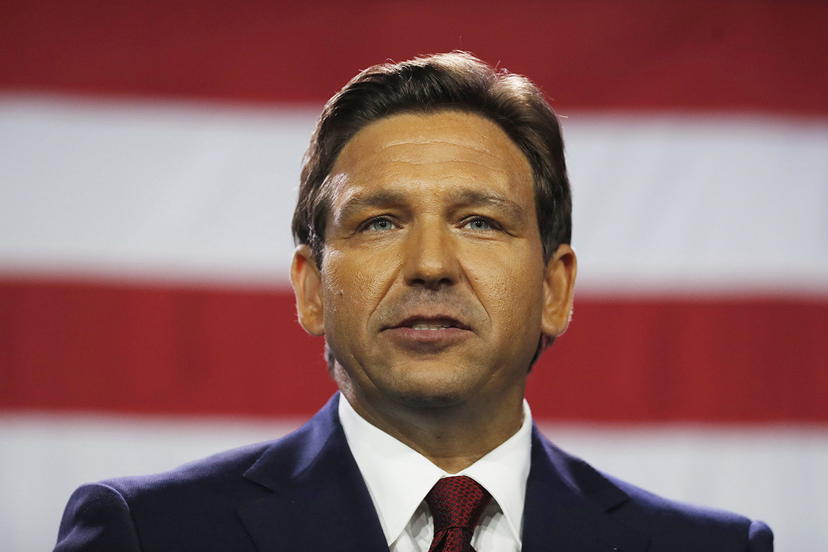 DeSantis signe une série de projets de loi pour `` protéger les enfants de Floride '' des chirurgies de changement de sexe et des spectacles de dragsters