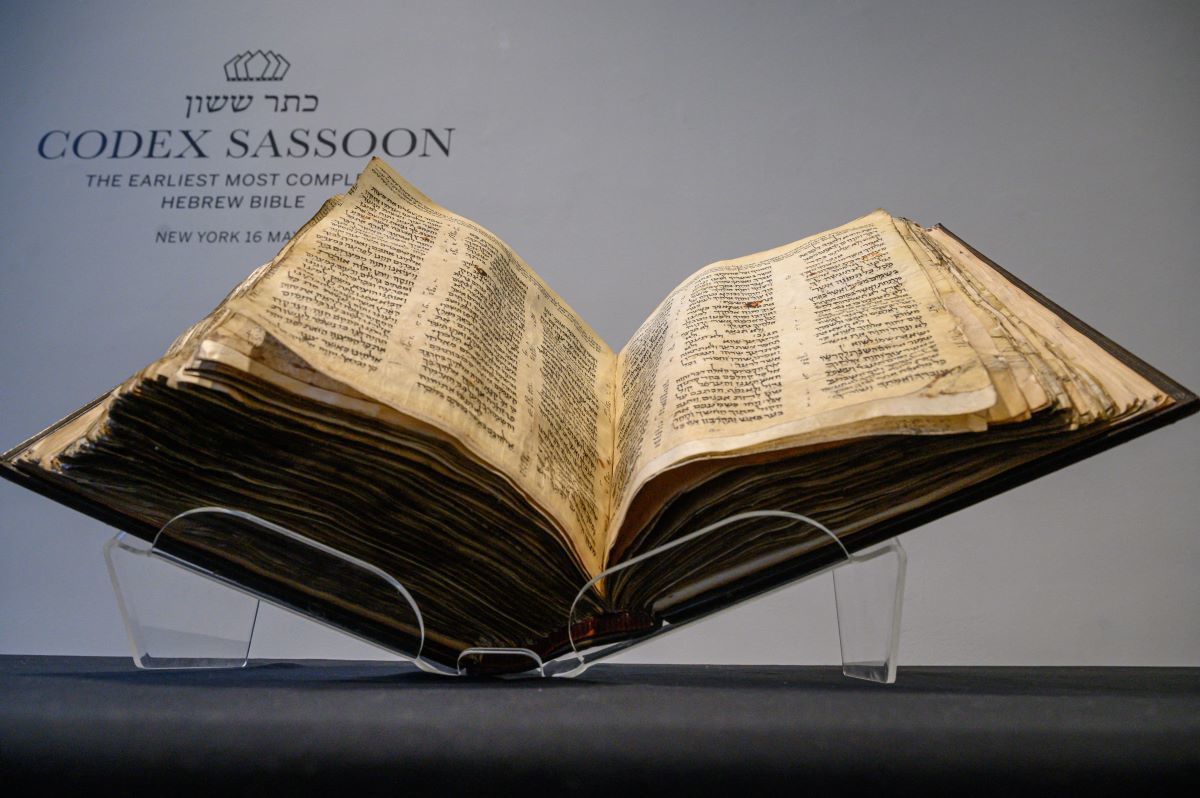 La plus ancienne Bible hébraïque du monde devient le deuxième document historique le plus cher vendu
