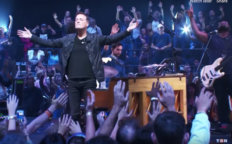Michael W. Smith approuve la version controversée de Passion Translation de la Bible