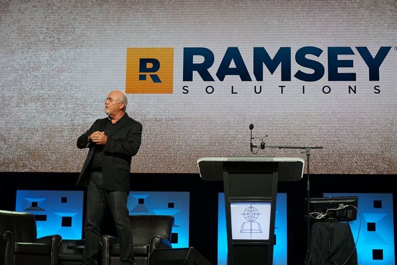 Les anciens partisans de Dave Ramsey le poursuivent pour plus de 150 millions de dollars pour l'approbation de l'échec de la société de sortie en temps partagé