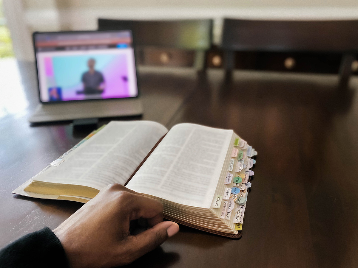 La majorité des fidèles sont très satisfaits des services virtuels, mais l'église en personne est toujours préférée : étude