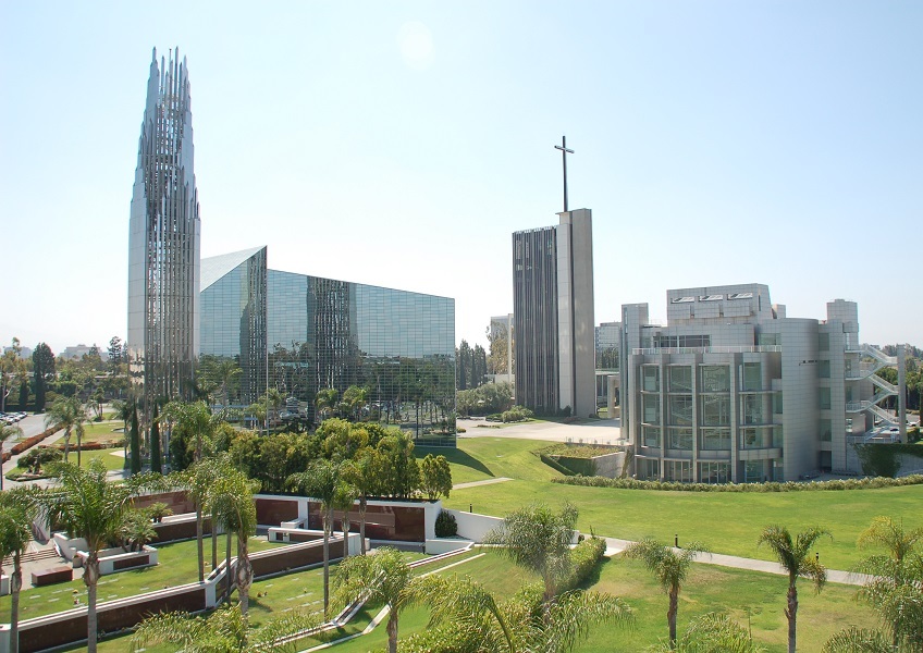 Cette semaine dans l'histoire chrétienne : la cathédrale de cristal tient son dernier service, le concile de Lyon commence