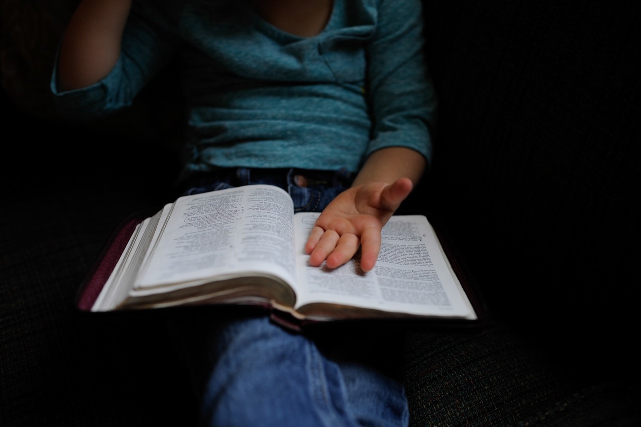 Mettez la Bible à l'épreuve.  Cela fonctionne même dans la fosse la plus sombre.