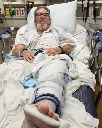 Un avorteur du Michigan accusé d'avoir renversé un militant pro-vie avec une voiture, se cassant la jambe