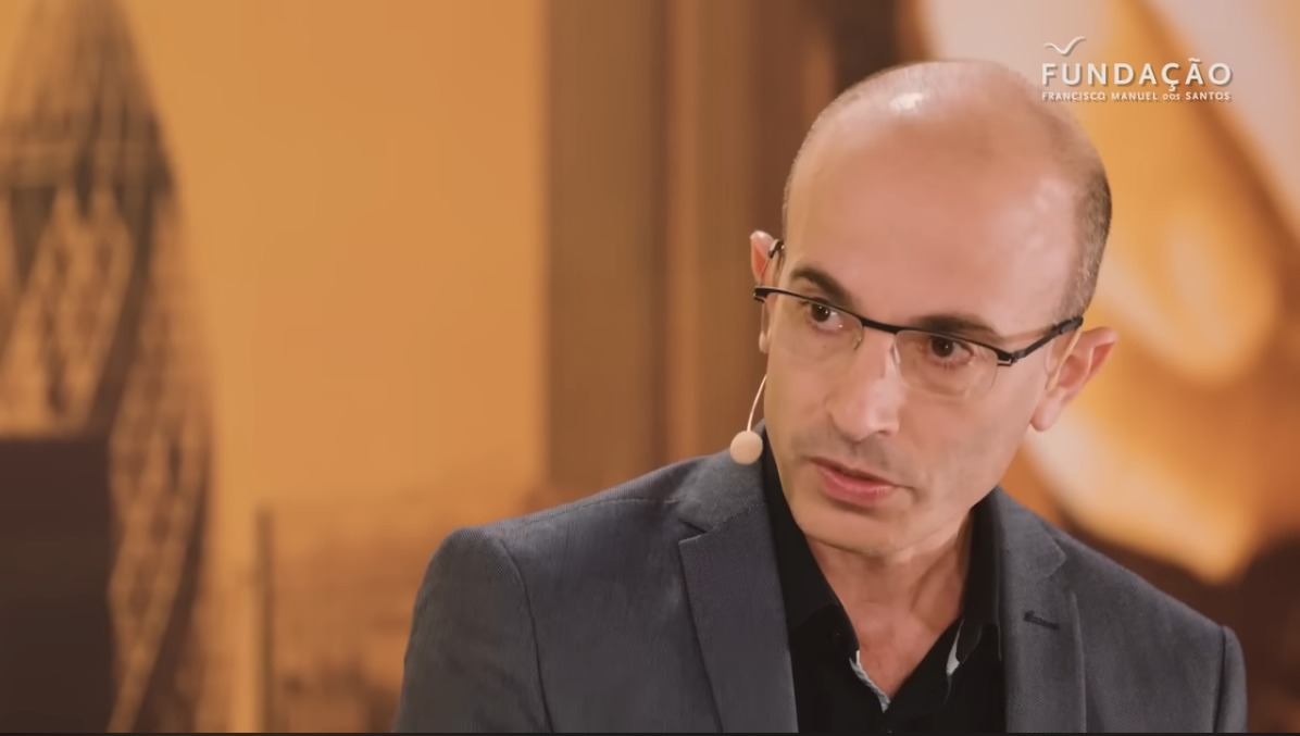 Futuriste israélien, l'auteur prédit que l'IA "écrira bientôt une nouvelle Bible"