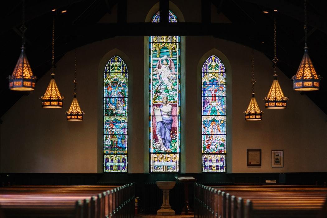 La fréquentation des églises est toujours inférieure aux niveaux d'avant la pandémie malgré une légère augmentation, selon de nouvelles données