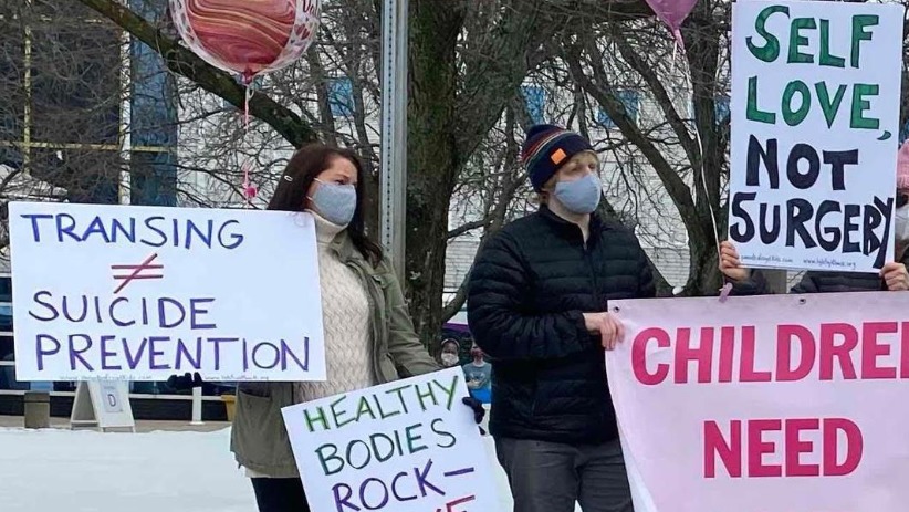 Le soulèvement : des familles se heurtent à des écoles à cause de la propagande LGBTQ
