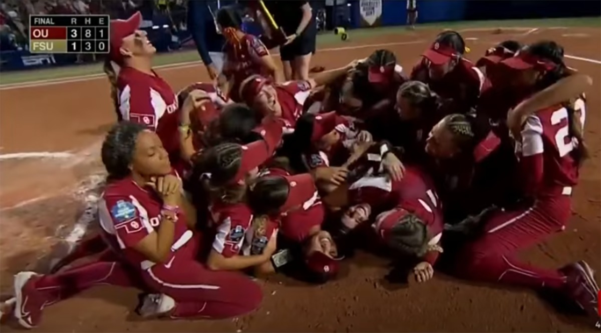 Les Oklahoma Sooners, trois fois champions de softball de la NCAA, déclarent que «notre vie est en Christ»