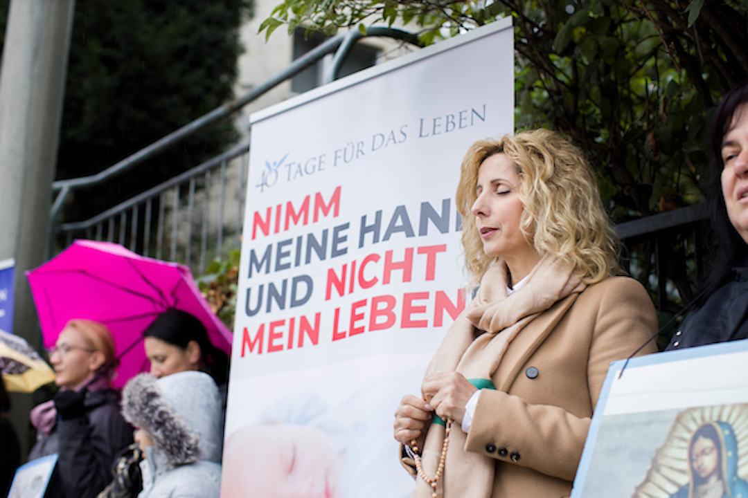 Un tribunal allemand annule l'interdiction de prier près des cliniques d'avortement