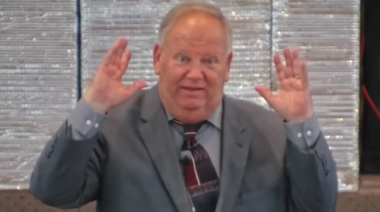 L'église du Texas s'excuse après que le père d'Anna Duggar ait cité 2 Chroniques 7:14 dans un sermon sur l'esclavage