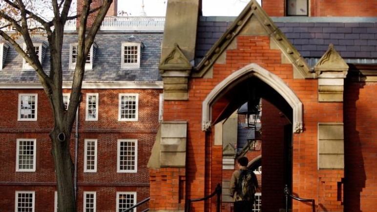 Harvard fait face à une action en justice de groupes minoritaires concernant la politique d'admission héritée