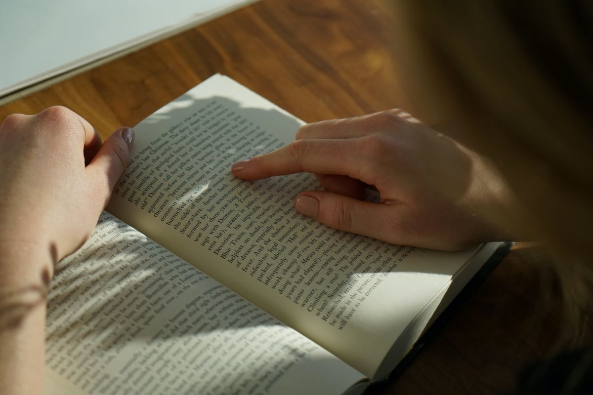 La lecture pour le plaisir atteint un niveau record aux États-Unis malgré la baisse des résultats des tests: rapport