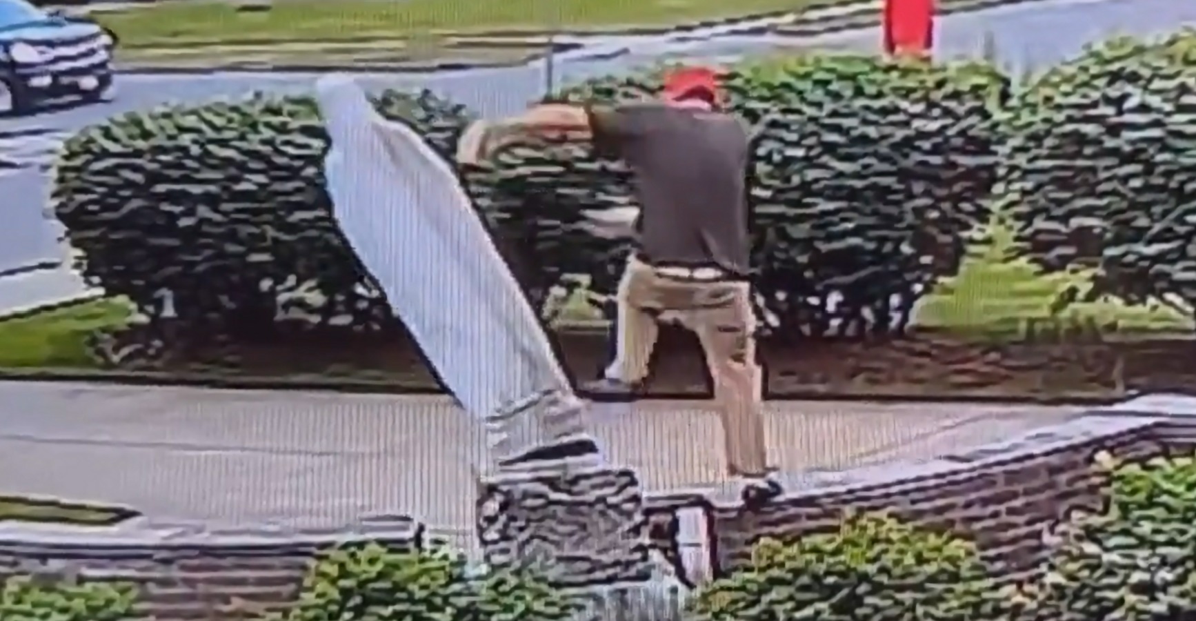 Un homme accusé de crime de haine après avoir renversé la statue de la Vierge Marie à l'église de Buffalo