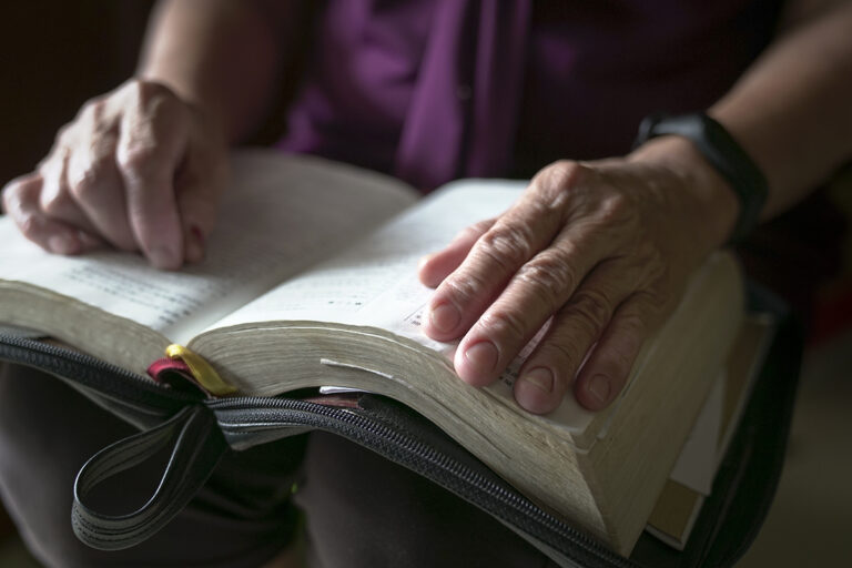 Le centre pour personnes âgées du Missouri annule l&rsquo;étude biblique hebdomadaire après que «certains résidents ont été offensés»