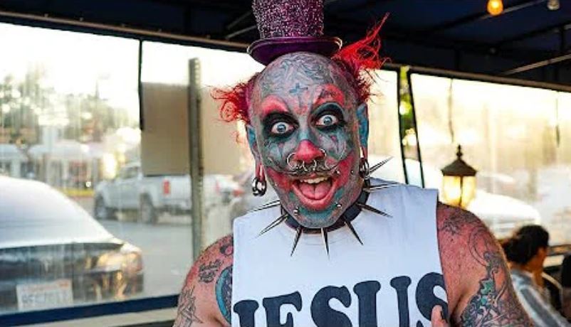 Un pasteur californien partage la chaire avec un clown barbier et déclare que son témoignage a un impact sur les jeunes pour Christ