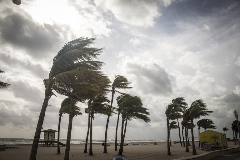 Les églises et les chrétiens réagissent alors que l&rsquo;ouragan Idalia frappe la Floride