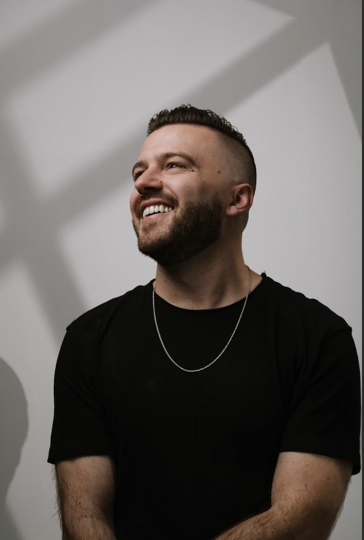 Evan Craft partage sa passion pour le service aux sans-abri et exhorte l'Église à se lever et à briller à travers la musique