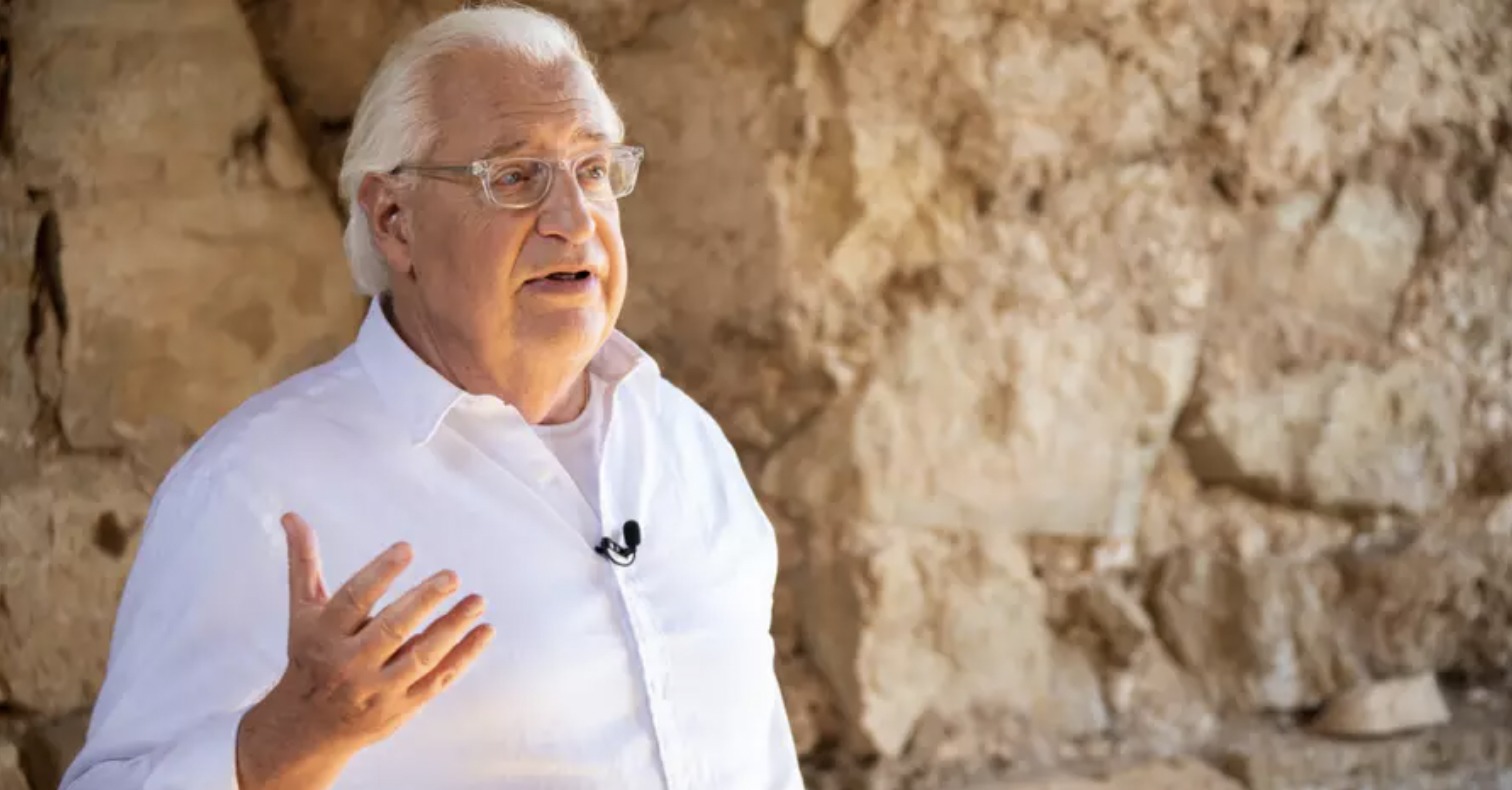 "L'autoroute biblique" : Mike Pompeo et David Friedman explorent la Route 60 d'Israël dans un nouveau film