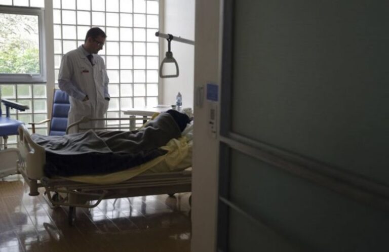 Un adolescent atteint d&rsquo;une maladie rare se bat contre le NHS Trust en essayant de lui retirer ses soins vitaux : « Je veux mourir en essayant de vivre »