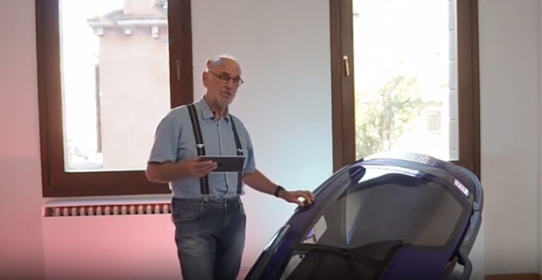&lsquo;Dr.  Death » promeut l&rsquo;invention d&rsquo;une capsule suicide en forme de cercueil offrant aux gens une « mort rapide »