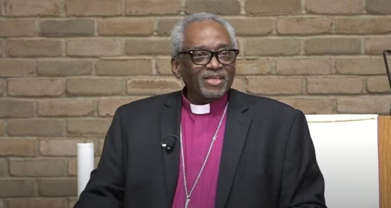 Le chef de l&rsquo;Église épiscopale, Michael Curry, rejette l&rsquo;affirmation selon laquelle les évêques auraient « un laissez-passer gratuit sur les problèmes de comportement »