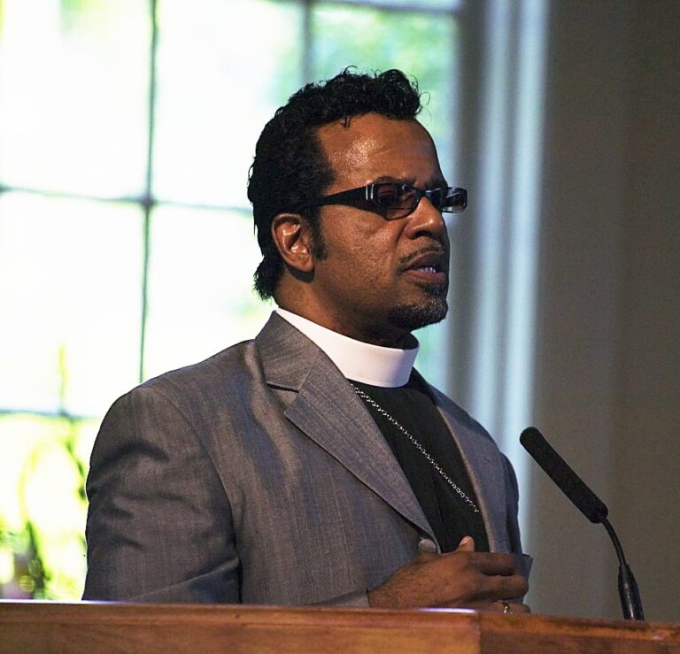 Carlton Pearson, ancien pasteur d&rsquo;une méga-église qui dit qu&rsquo;il n&rsquo;y a pas d&rsquo;enfer, amené aux portes de la mort pour lutter contre le cancer