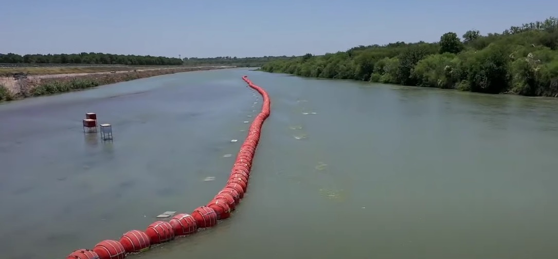 Le Texas doit supprimer les barrières flottantes sur le Rio Grande, selon les règles du juge
