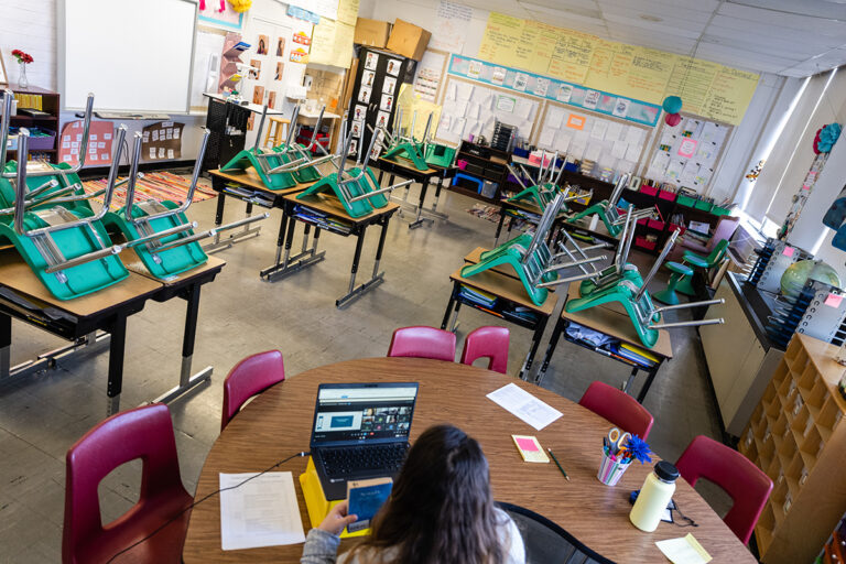 Un nombre record d&rsquo;élèves quittent les écoles publiques du Texas alors que de plus en plus de familles optent pour l&rsquo;enseignement à domicile