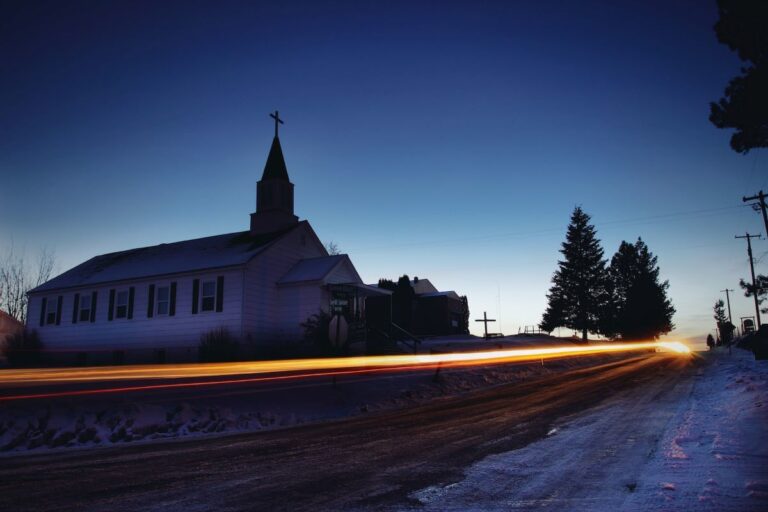 L’église de quartier revient : faire du retour une réalité